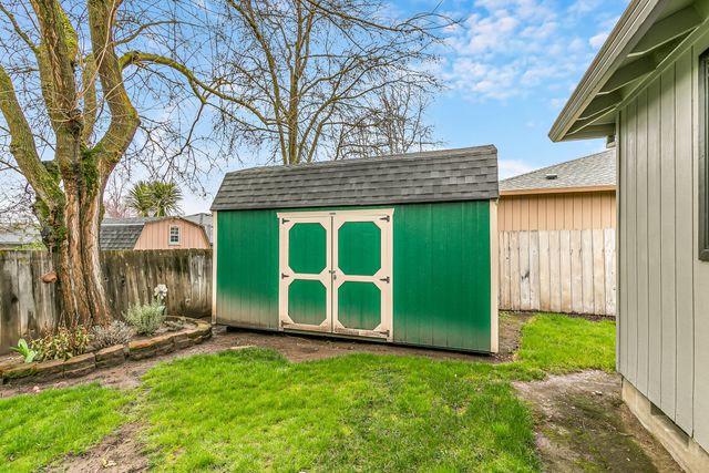 1813 Cascadia Circle, Medford, OR 97504