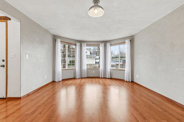 1813 Cascadia Circle, Medford, OR 97504