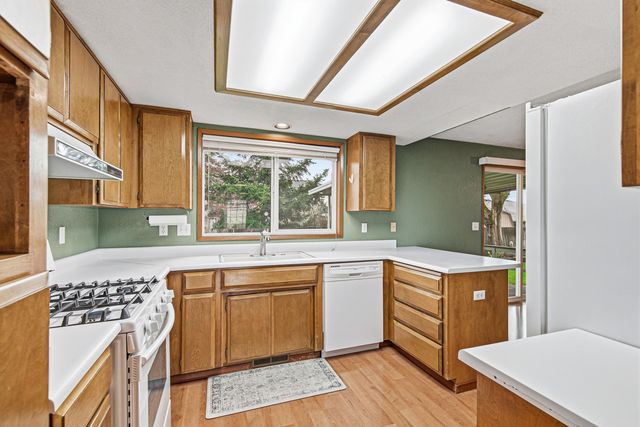 1813 Cascadia Circle, Medford, OR 97504