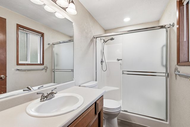 1813 Cascadia Circle, Medford, OR 97504