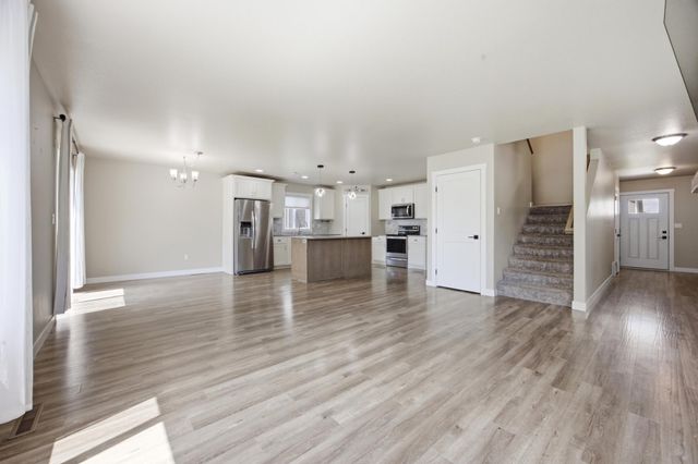 6204 63rd Avenue S, Fargo, ND 58104