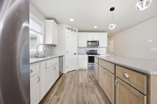 6204 63rd Avenue S, Fargo, ND 58104