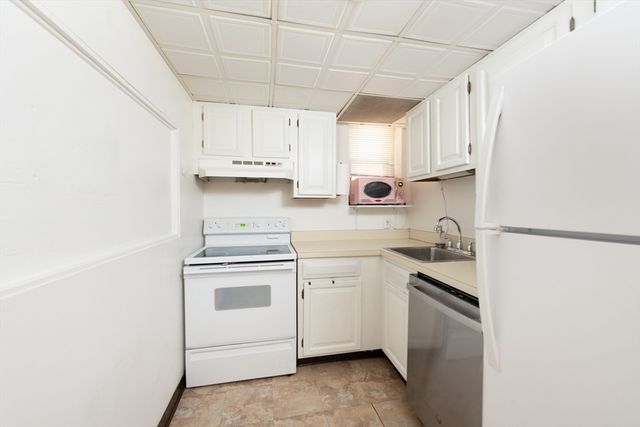466 Commonwealth Ave 206, Boston, MA 02215