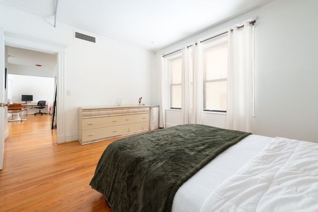 466 Commonwealth Ave 206, Boston, MA 02215