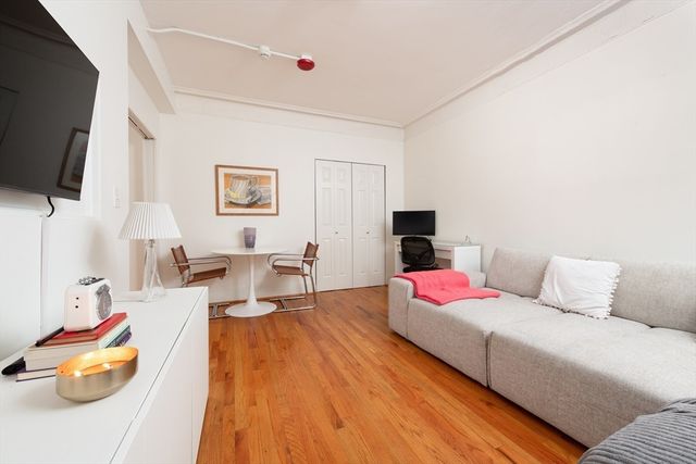 466 Commonwealth Ave 206, Boston, MA 02215
