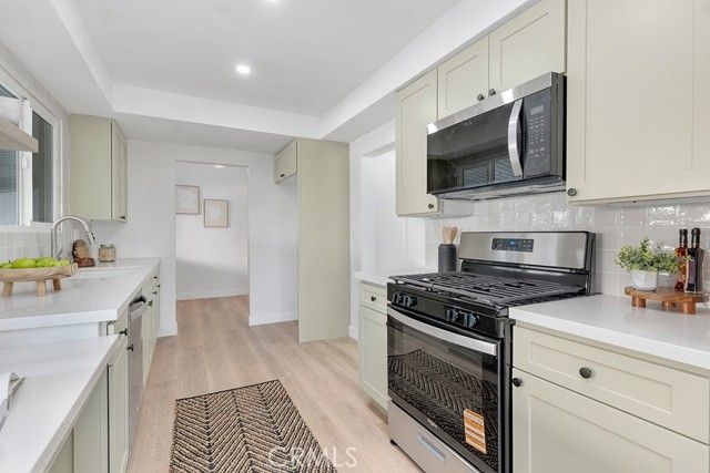 10579 Lev Ave, San Fernando, CA 91345