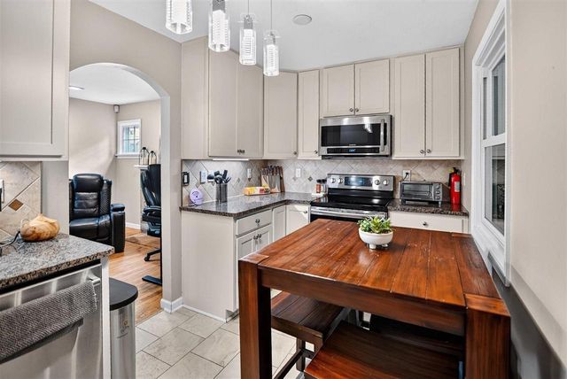 5513 Old Middleton Road, Madison, WI 53705