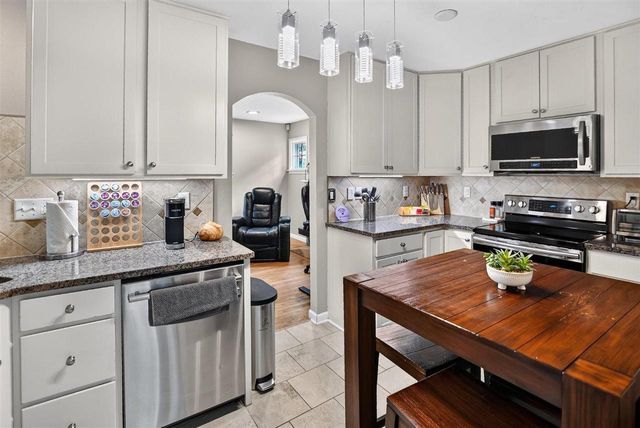 5513 Old Middleton Road, Madison, WI 53705