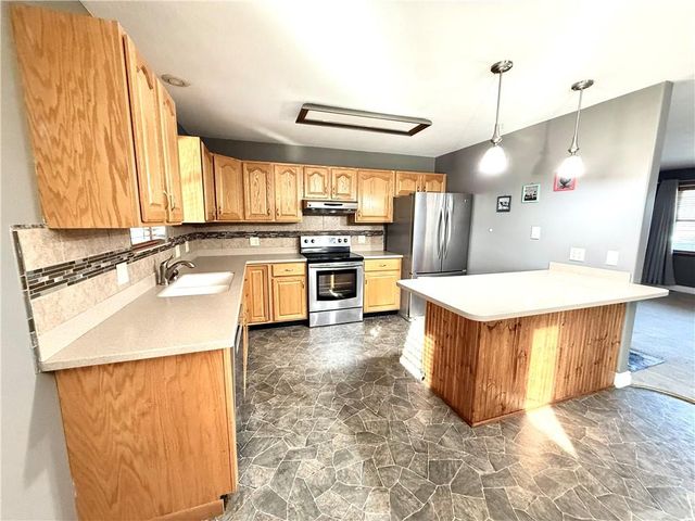 302 W 16TH Street, Maryville, MO 64468