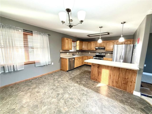 302 W 16TH Street, Maryville, MO 64468