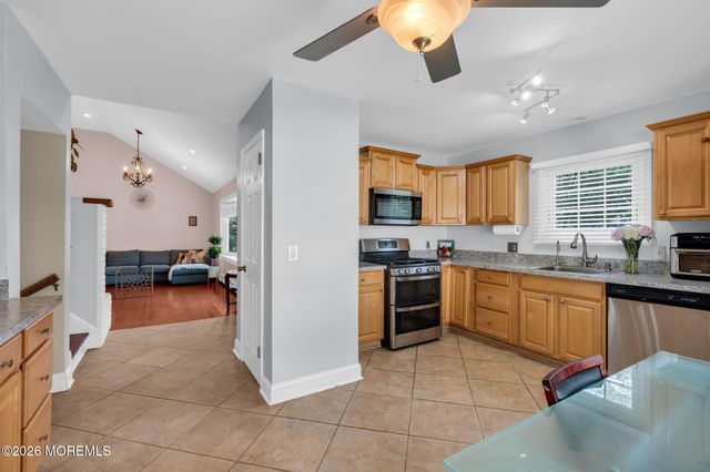 10 Homestead Place, Holmdel, NJ 07733