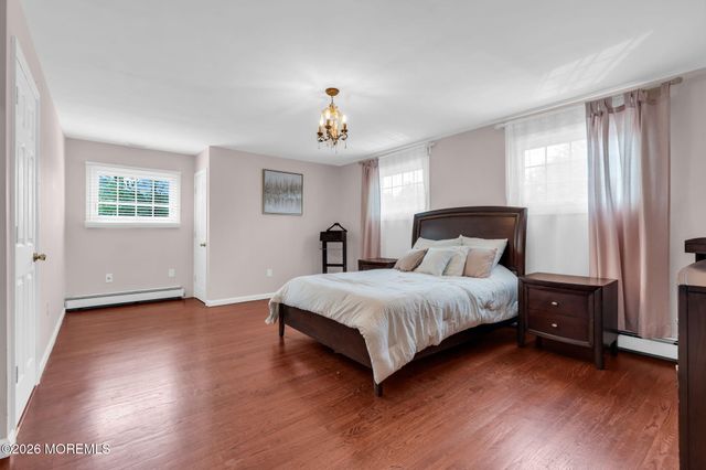 10 Homestead Place, Holmdel, NJ 07733