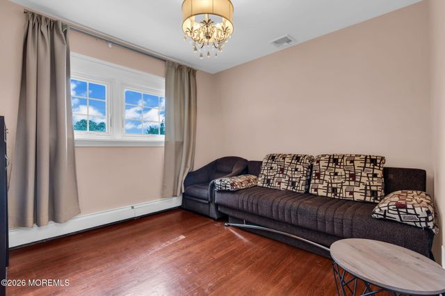 10 Homestead Place, Holmdel, NJ 07733