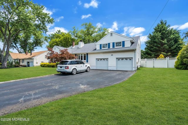 10 Homestead Place, Holmdel, NJ 07733