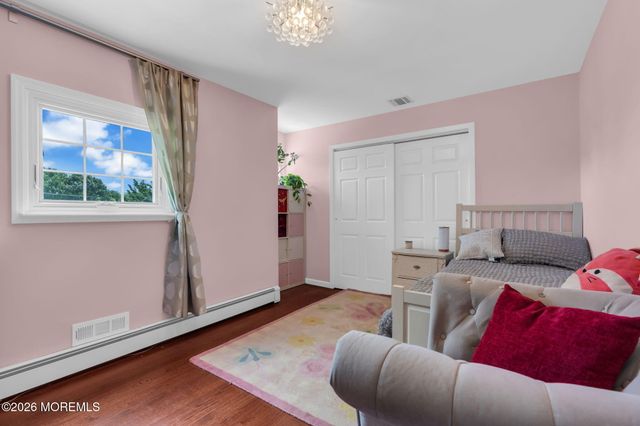 10 Homestead Place, Holmdel, NJ 07733