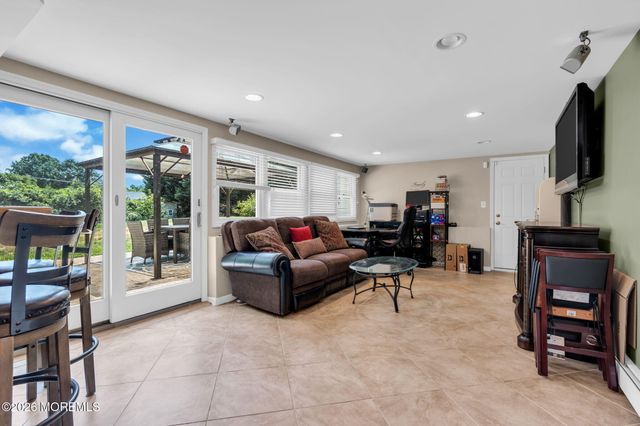 10 Homestead Place, Holmdel, NJ 07733