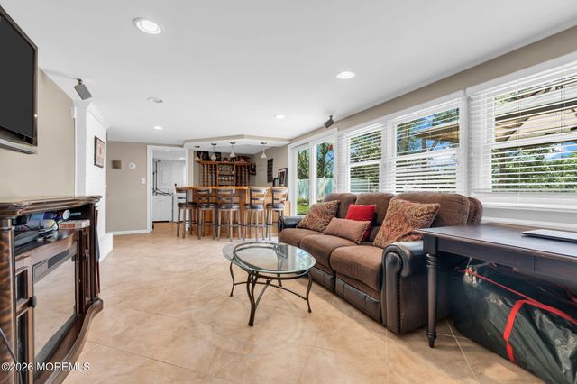 10 Homestead Place, Holmdel, NJ 07733