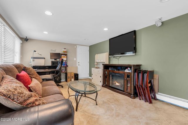 10 Homestead Place, Holmdel, NJ 07733