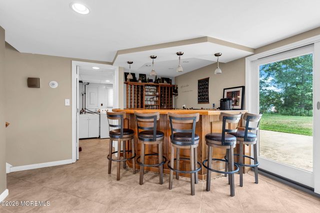 10 Homestead Place, Holmdel, NJ 07733