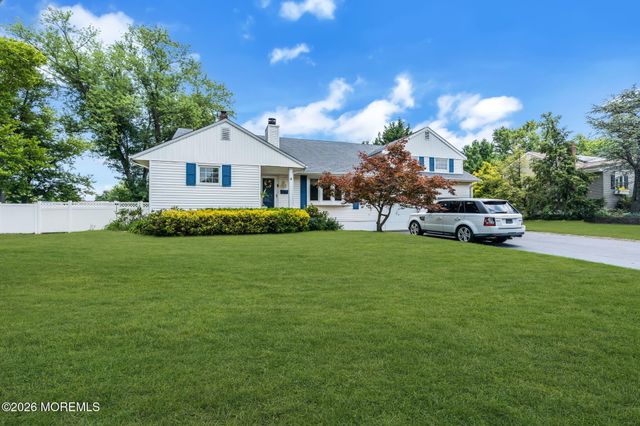 10 Homestead Place, Holmdel, NJ 07733