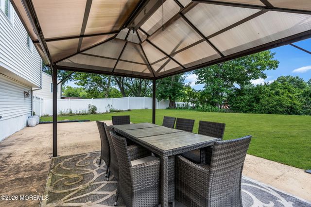 10 Homestead Place, Holmdel, NJ 07733