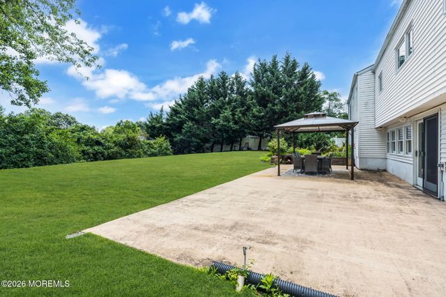 10 Homestead Place, Holmdel, NJ 07733