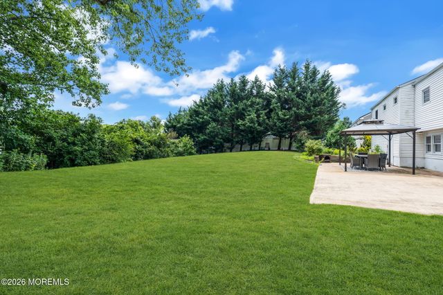 10 Homestead Place, Holmdel, NJ 07733