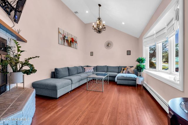 10 Homestead Place, Holmdel, NJ 07733