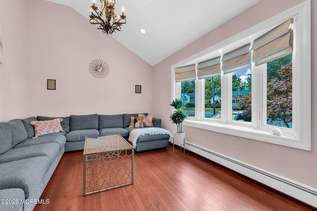 10 Homestead Place, Holmdel, NJ 07733