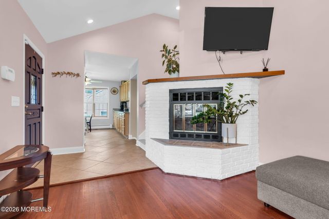 10 Homestead Place, Holmdel, NJ 07733