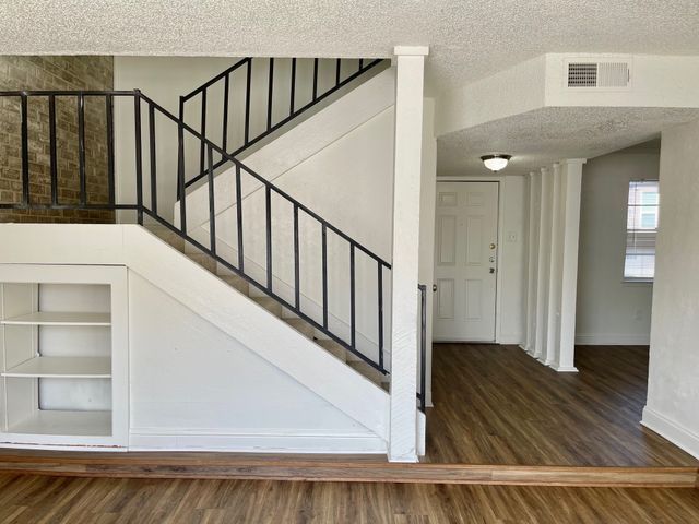 2310 Chapel Hill Lane, Arlington, TX 76014
