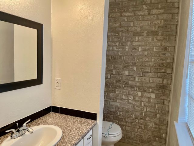 2310 Chapel Hill Lane, Arlington, TX 76014