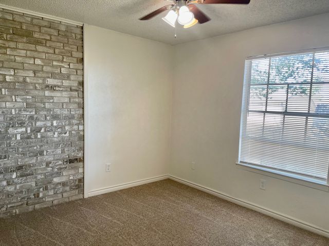 2310 Chapel Hill Lane, Arlington, TX 76014