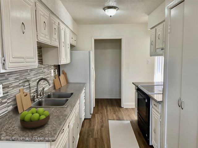 2310 Chapel Hill Lane, Arlington, TX 76014