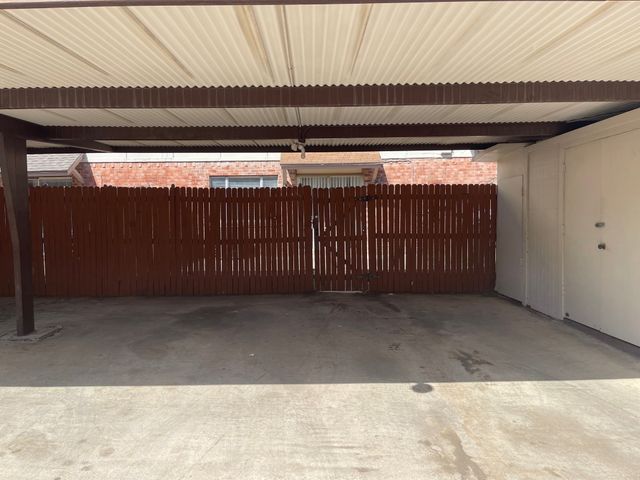 2310 Chapel Hill Lane, Arlington, TX 76014
