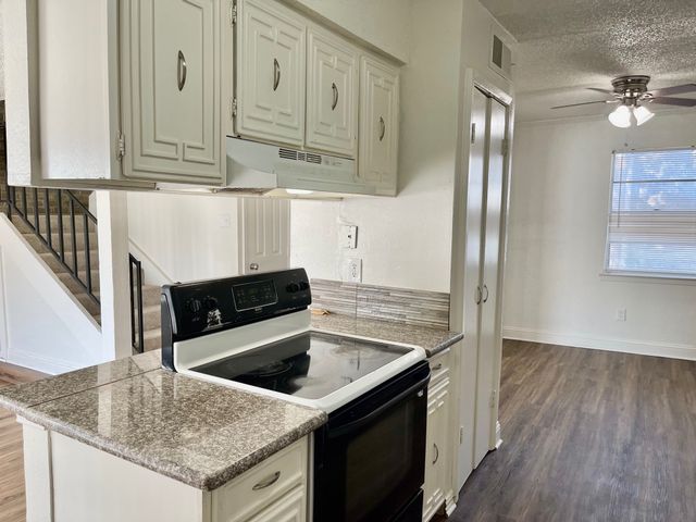 2310 Chapel Hill Lane, Arlington, TX 76014