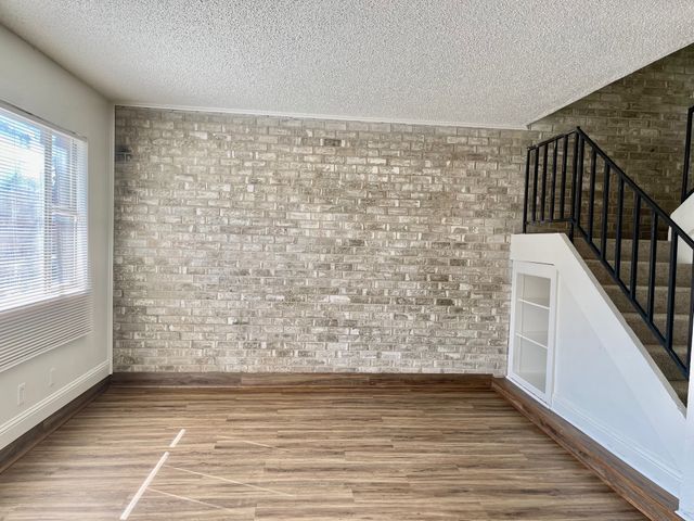 2310 Chapel Hill Lane, Arlington, TX 76014