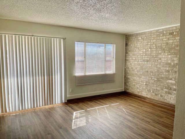 2310 Chapel Hill Lane, Arlington, TX 76014