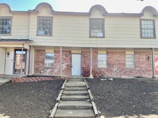2310 Chapel Hill Lane, Arlington, TX 76014
