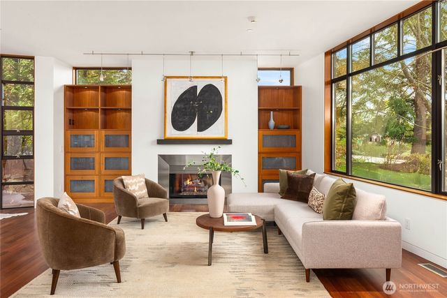 4218 92nd Avenue NE, Yarrow Point, WA 98004