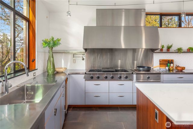 4218 92nd Avenue NE, Yarrow Point, WA 98004