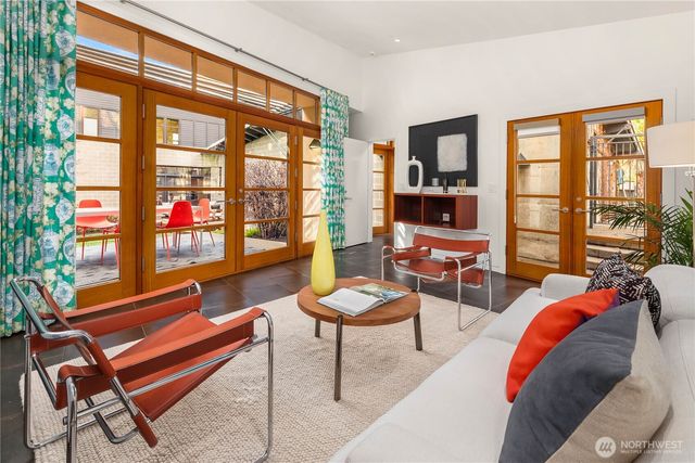 4218 92nd Avenue NE, Yarrow Point, WA 98004