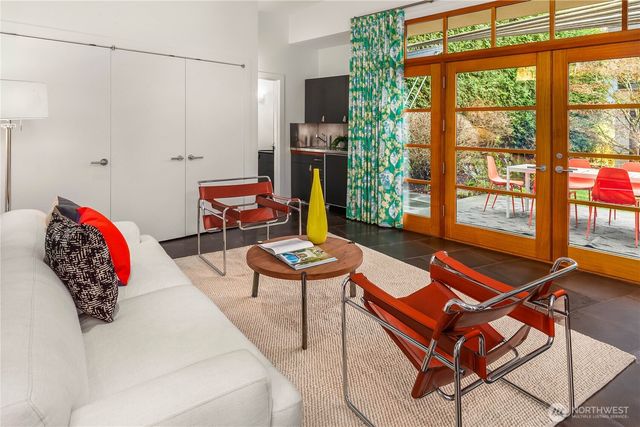 4218 92nd Avenue NE, Yarrow Point, WA 98004