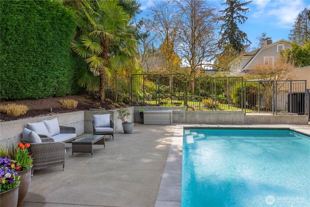 4218 92nd Avenue NE, Yarrow Point, WA 98004