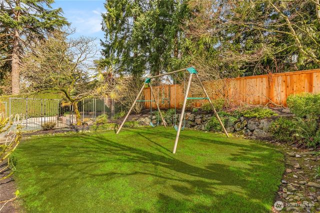 4218 92nd Avenue NE, Yarrow Point, WA 98004