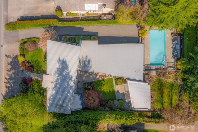 4218 92nd Avenue NE, Yarrow Point, WA 98004