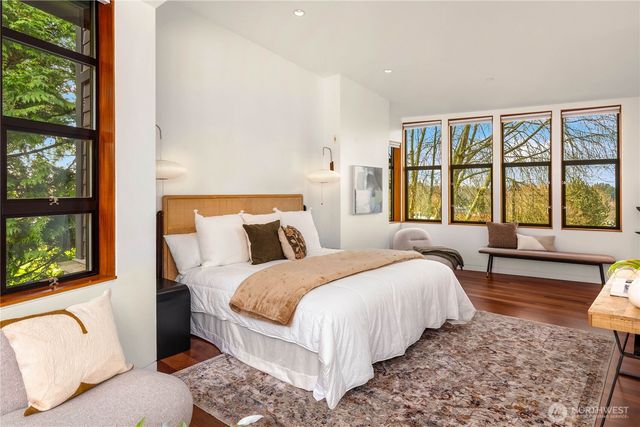 4218 92nd Avenue NE, Yarrow Point, WA 98004