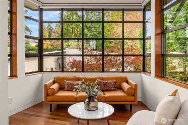 4218 92nd Avenue NE, Yarrow Point, WA 98004