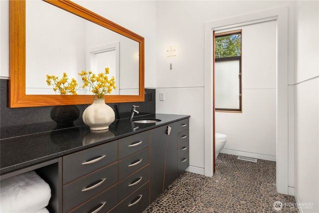 4218 92nd Avenue NE, Yarrow Point, WA 98004