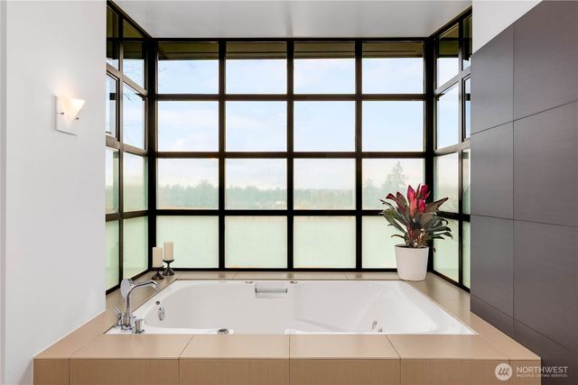 4218 92nd Avenue NE, Yarrow Point, WA 98004